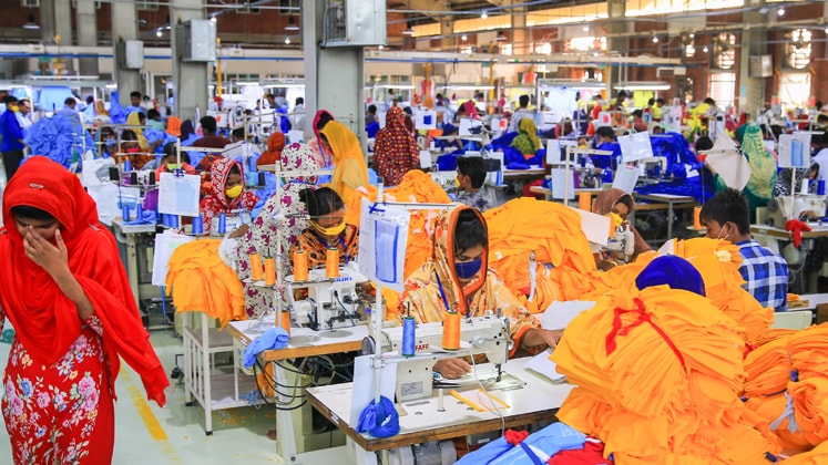 バングラデシュは現在、世界における冬物衣類生産のハブになろうとています。